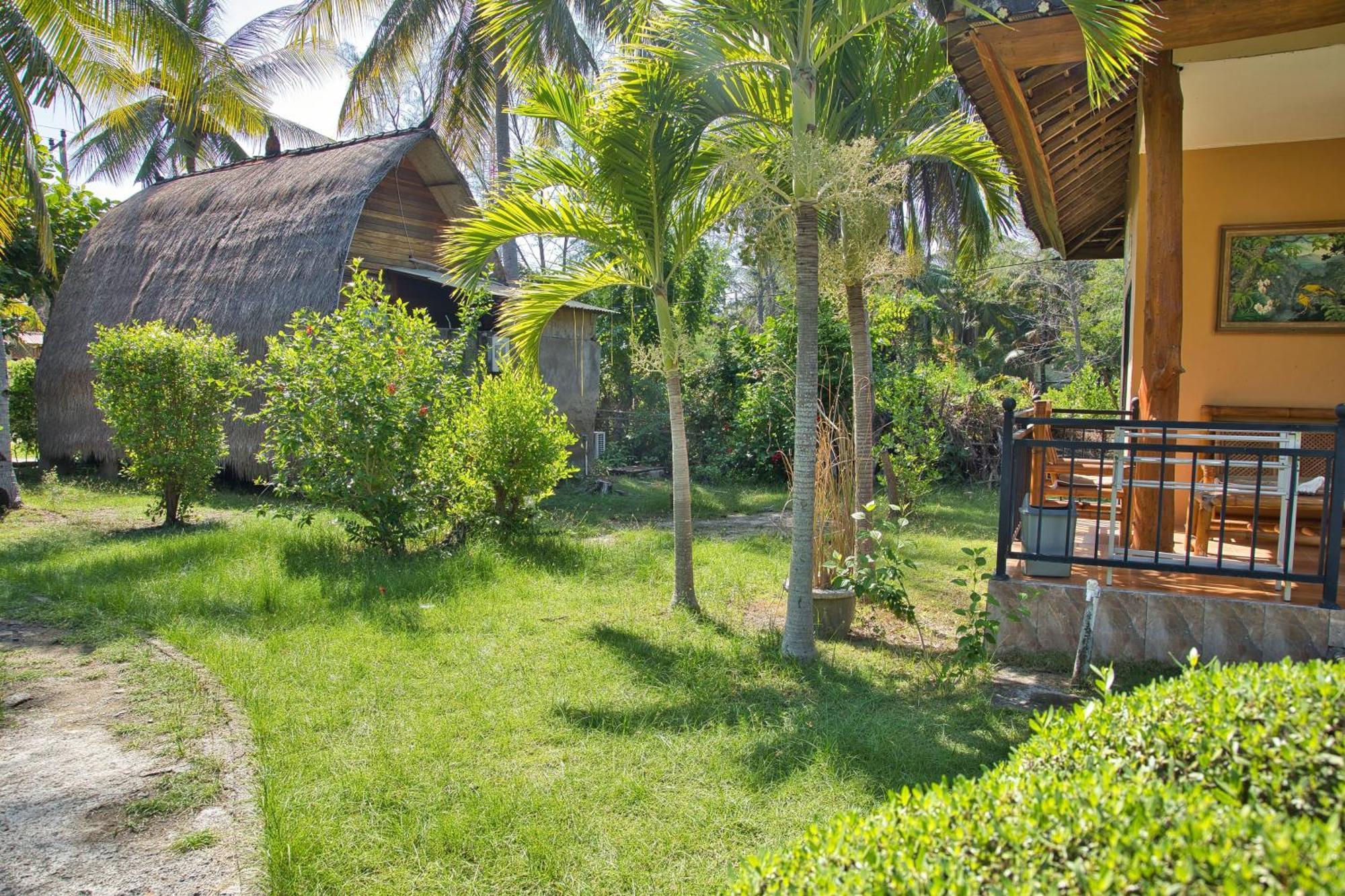 Bunga Bungalows Gili Meno Esterno foto